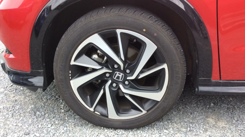 タイヤホイール前