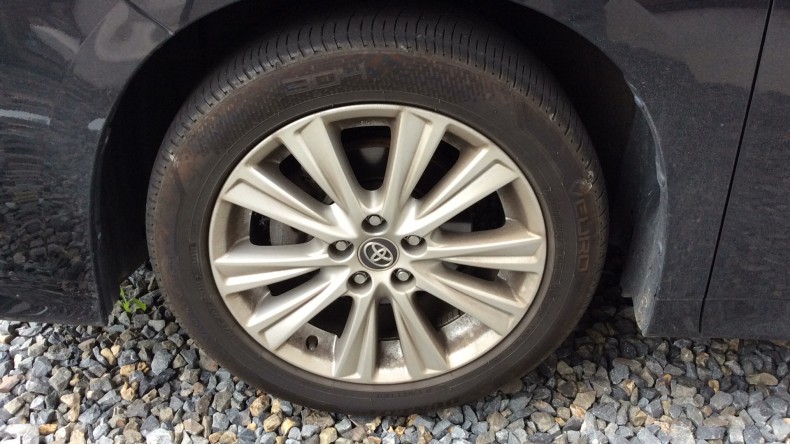 タイヤホイール前