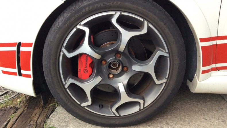 タイヤホイール前