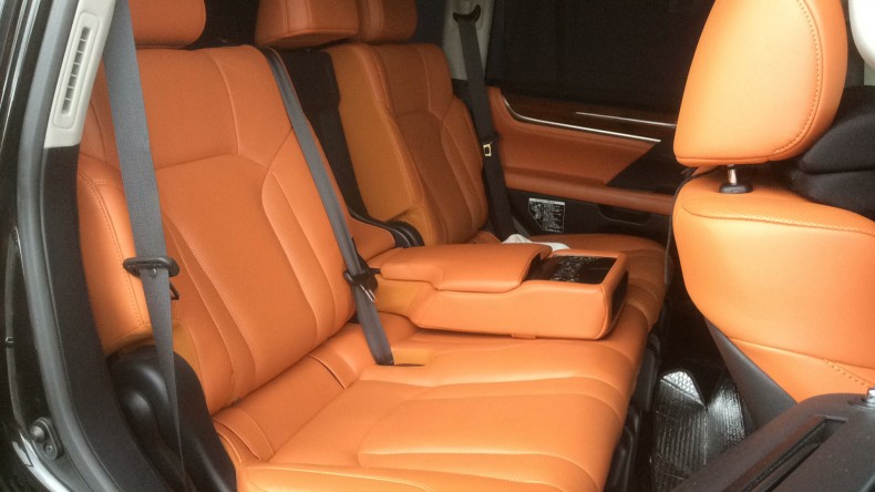 内装後方シート