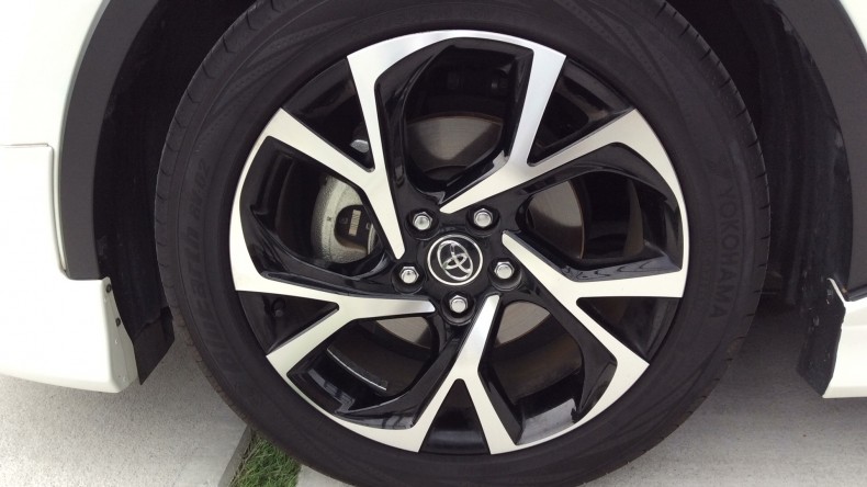 タイヤホイール前