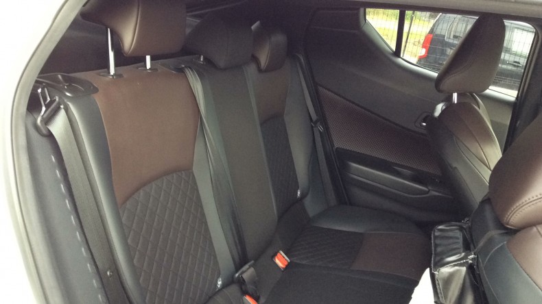 内装後方シート