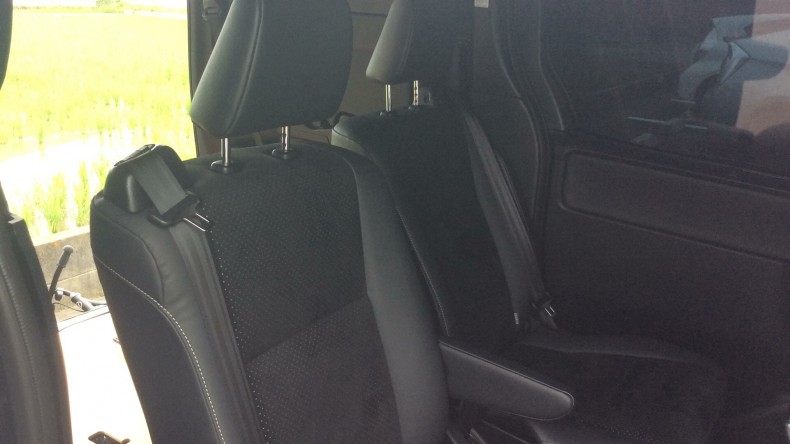 内装後方シート