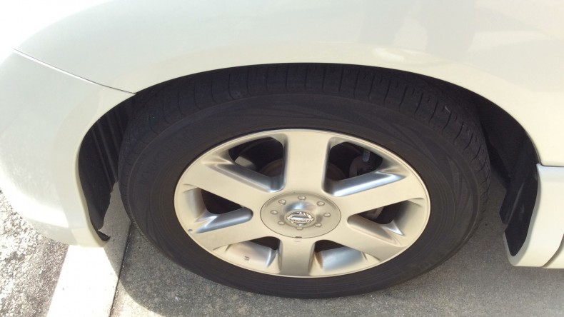 タイヤホイール前