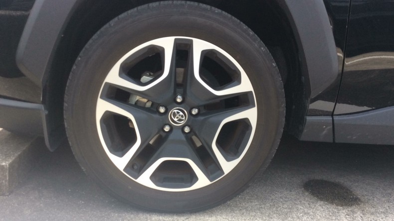 タイヤホイール前