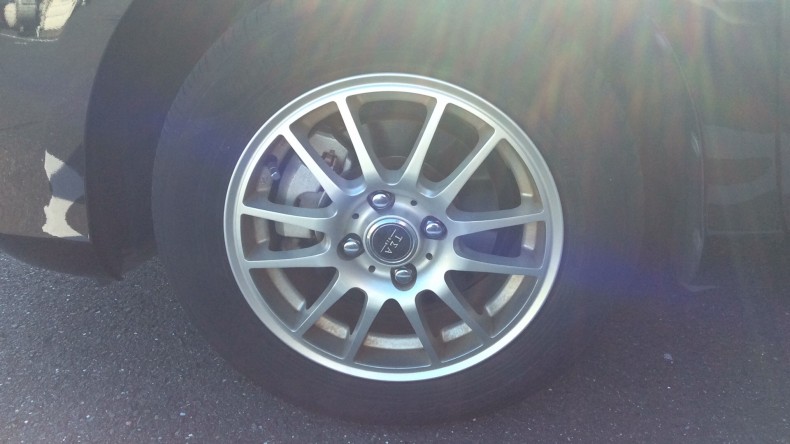 タイヤホイール前