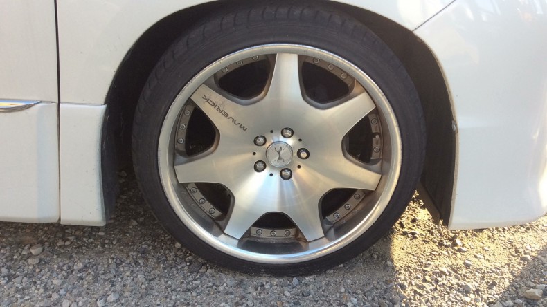 タイヤホイール前