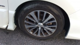 タイヤホイール前