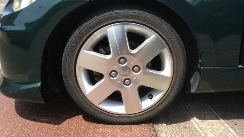 タイヤホイール前