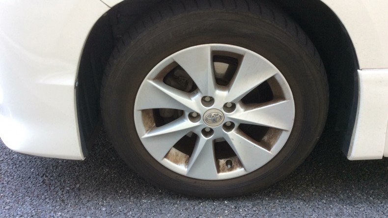 タイヤホイール前