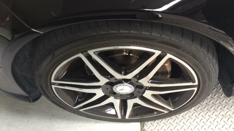 タイヤホイール前