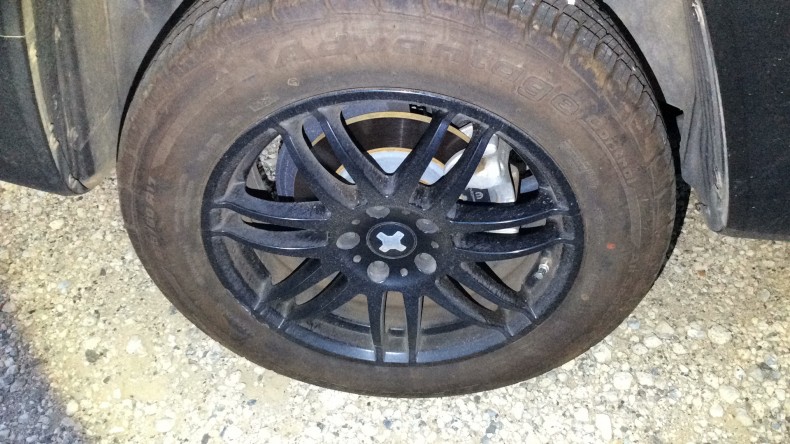 タイヤホイール前