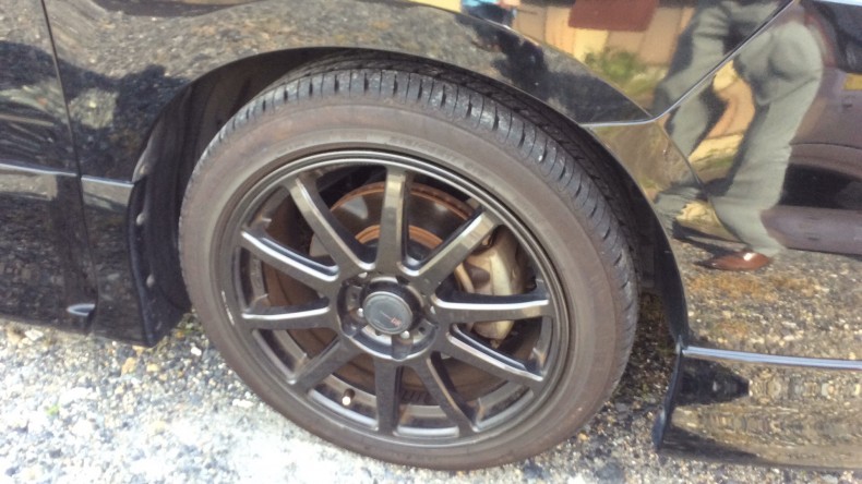 タイヤホイール前