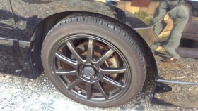 タイヤホイール前