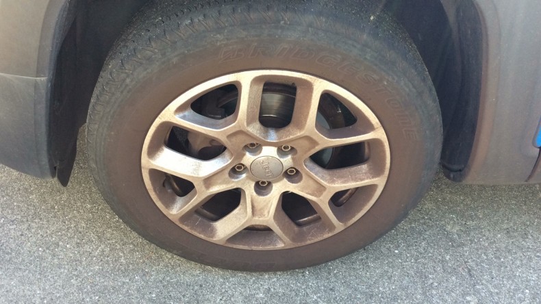 タイヤホイール前