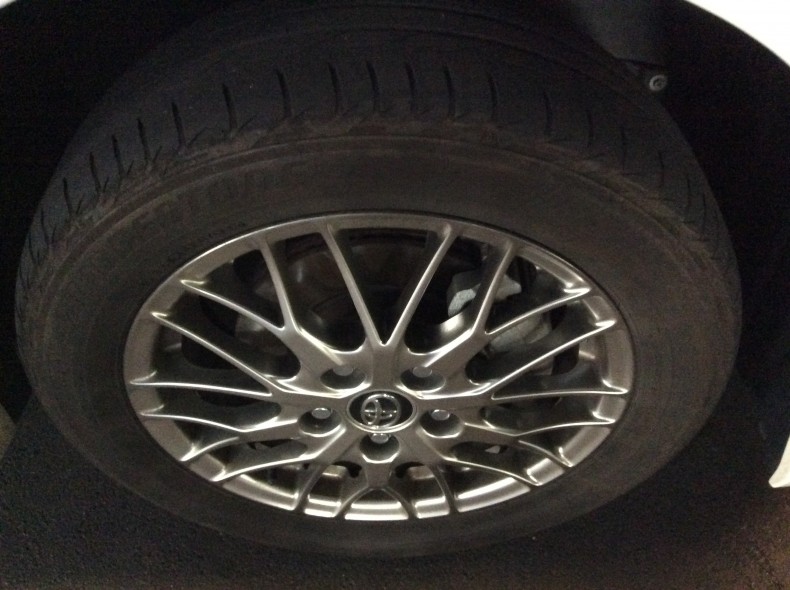 タイヤホイール前