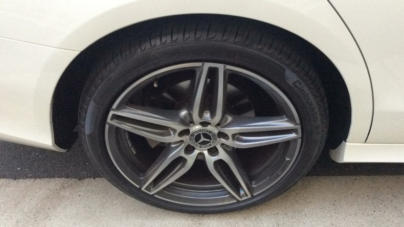 タイヤホイール前