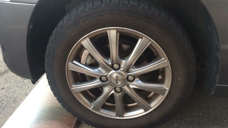 タイヤホイール前