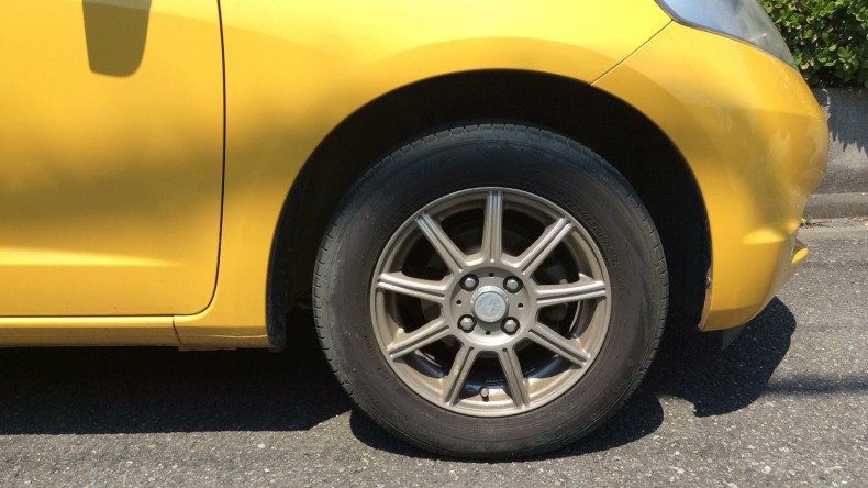 タイヤホイール前