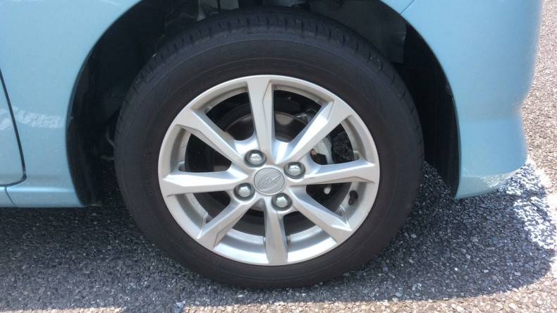 タイヤホイール前