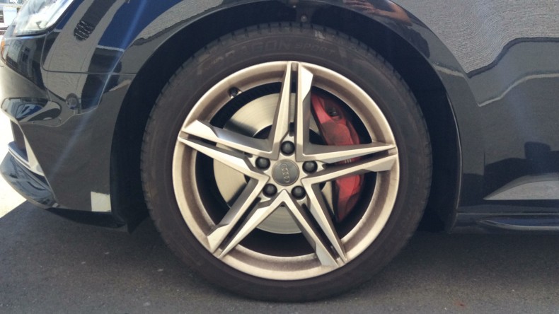 タイヤホイール前