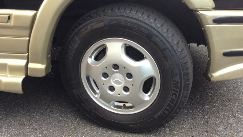 タイヤホイール前