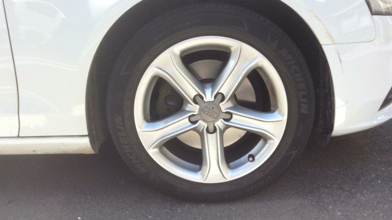 タイヤホイール前