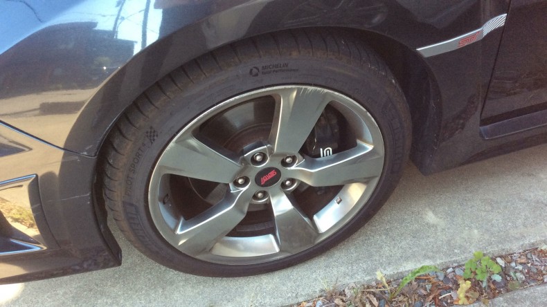 タイヤホイール前