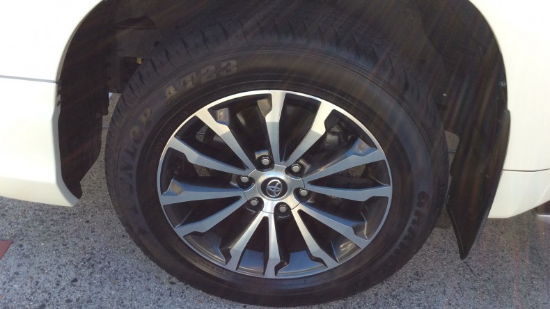 タイヤホイール前