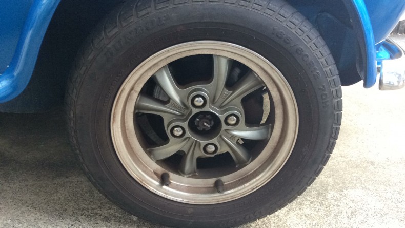 タイヤホイール前