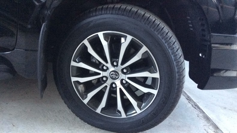 タイヤホイール前