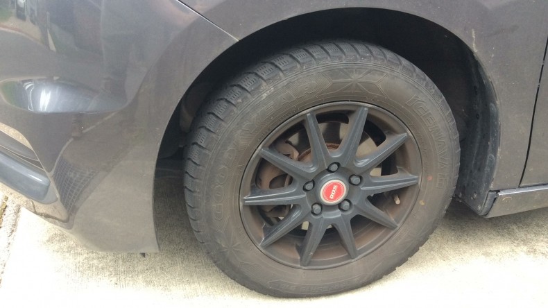 タイヤホイール前