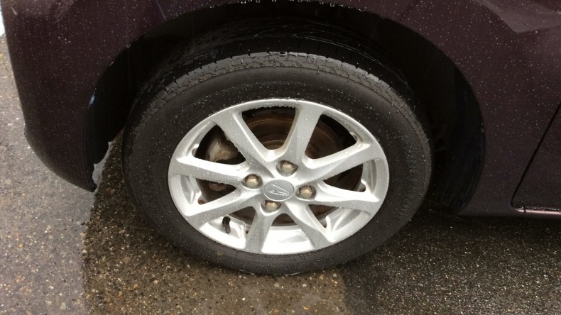 タイヤホイール前