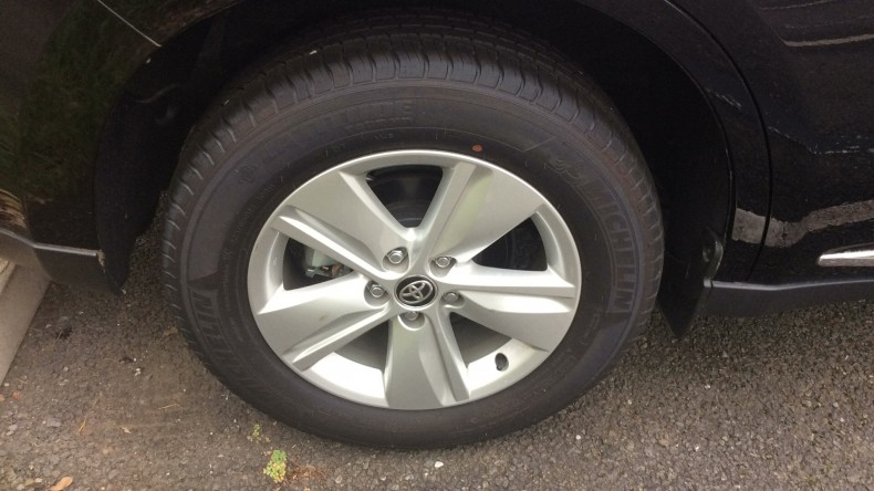 タイヤホイール前