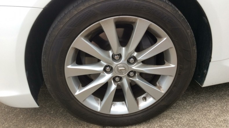 タイヤホイール前