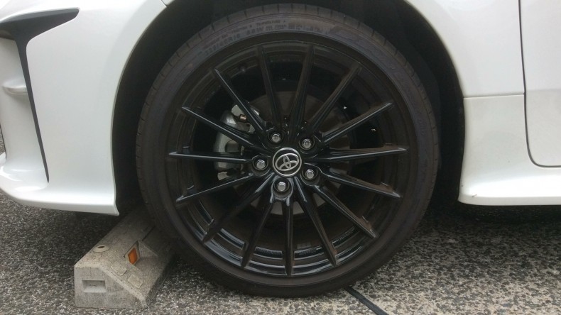 タイヤホイール前