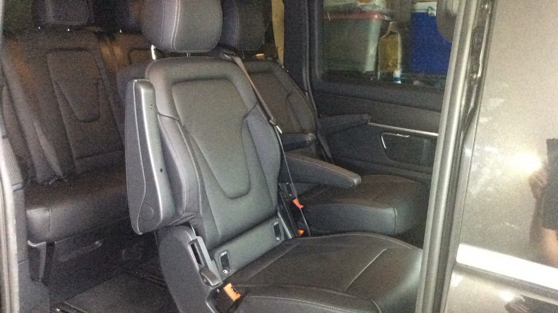 内装後方シート