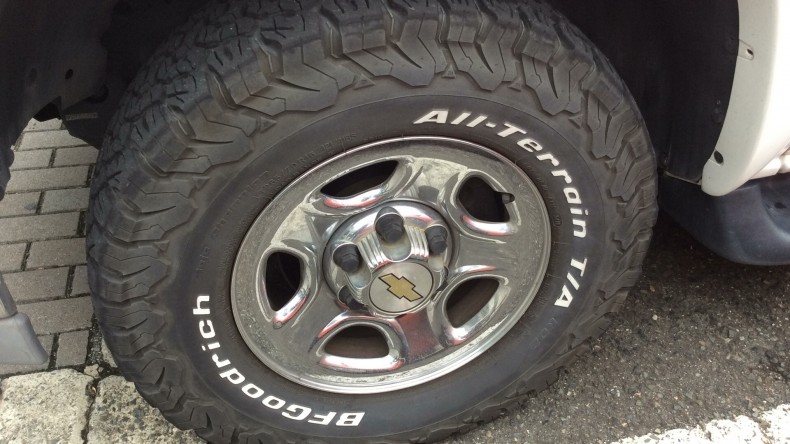 タイヤホイール前