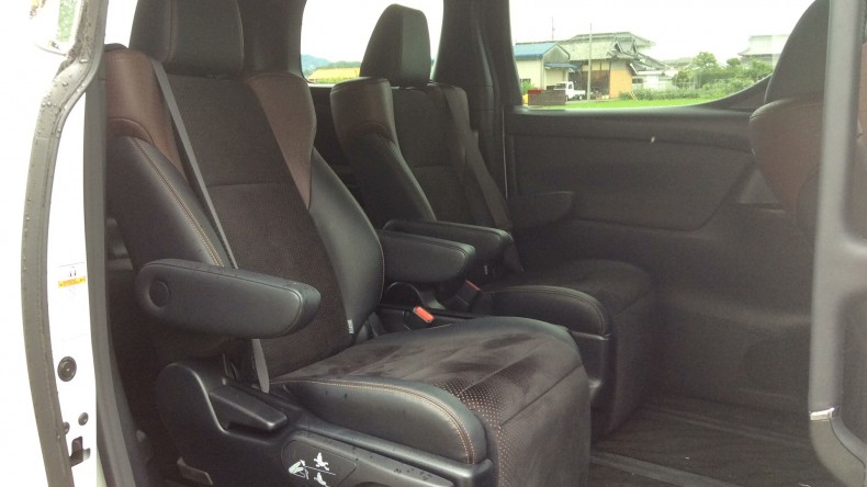 内装後方シート