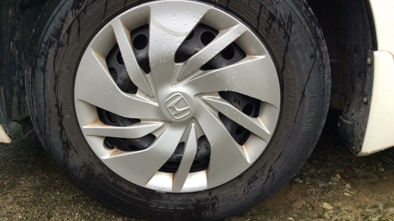 タイヤホイール前