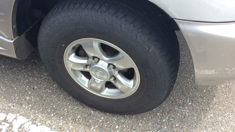 タイヤホイール前