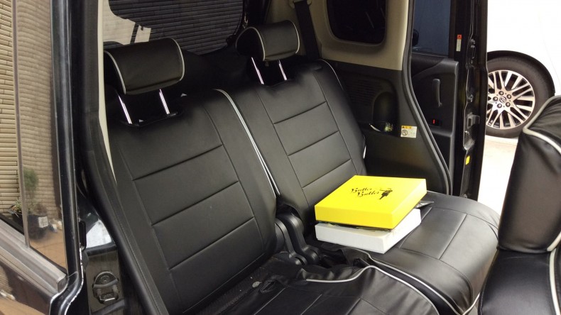 内装後方シート