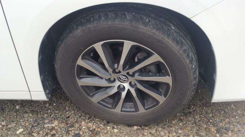 タイヤホイール前