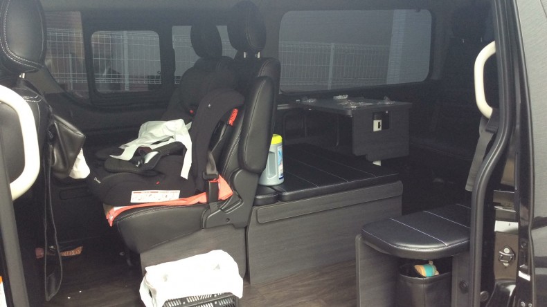 内装後方シート