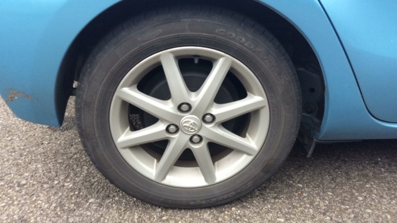 タイヤホイール前