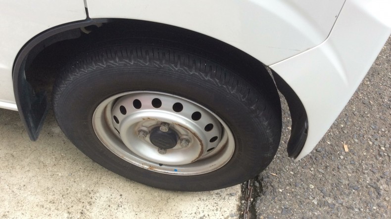 タイヤホイール前