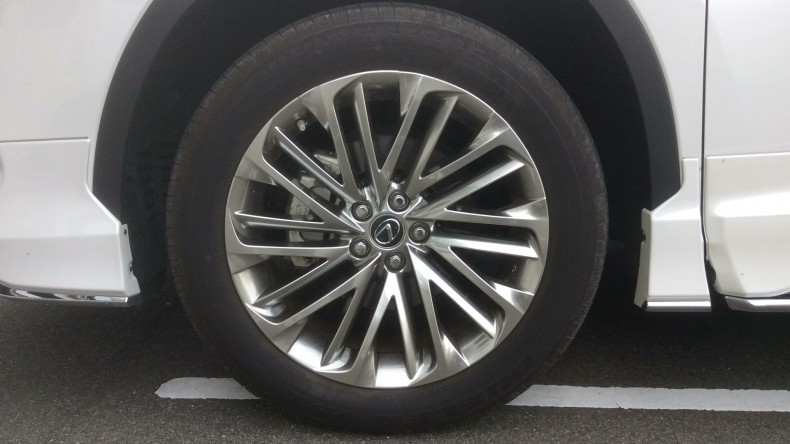 タイヤホイール前