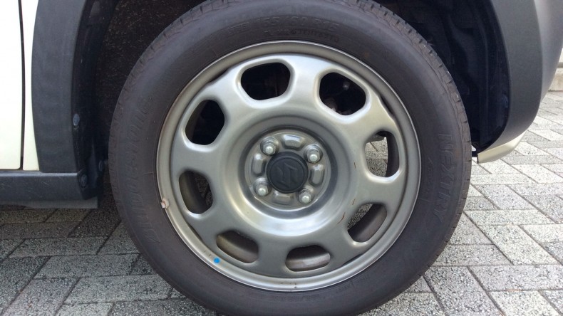 タイヤホイール前