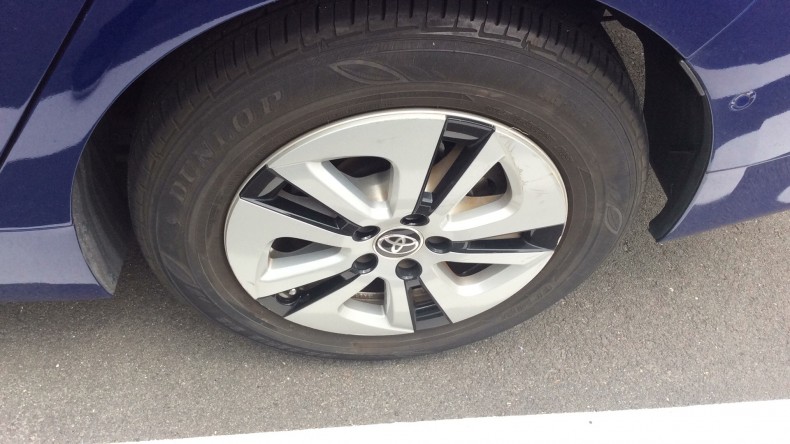 タイヤホイール前