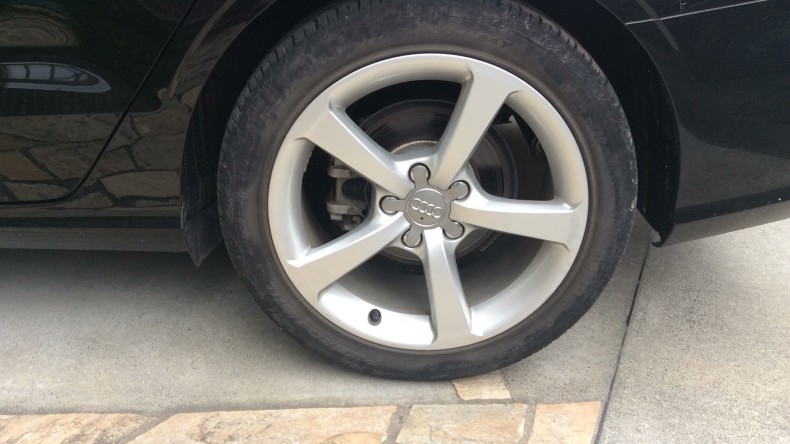 タイヤホイール前